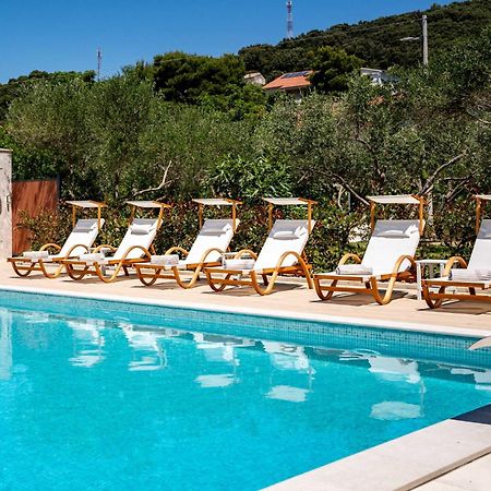 Foric Apartments With Outdoor Heated Pool Rab Town Luaran gambar