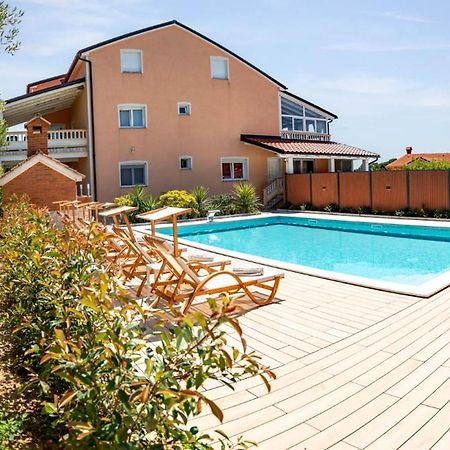 Foric Apartments With Outdoor Heated Pool Rab Town Luaran gambar