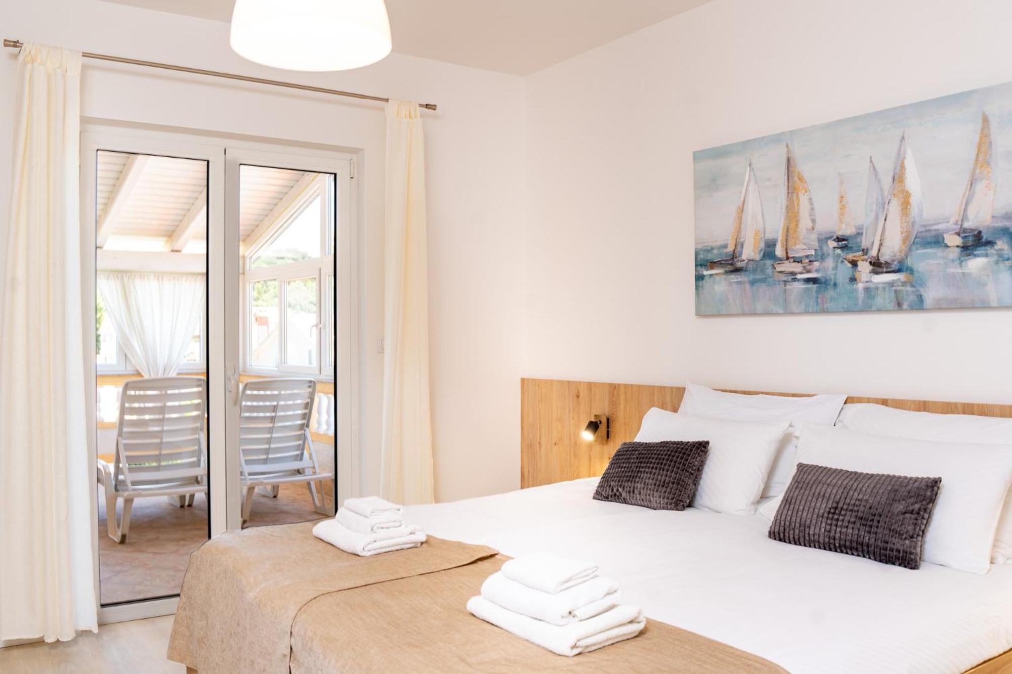 Foric Apartments With Outdoor Heated Pool Rab Town Luaran gambar