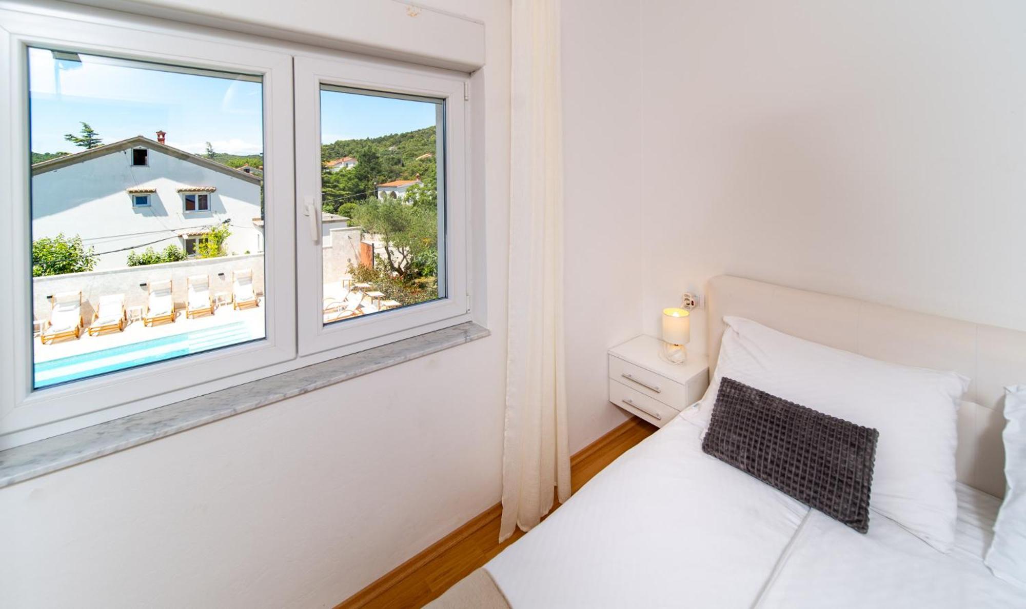 Foric Apartments With Outdoor Heated Pool Rab Town Luaran gambar