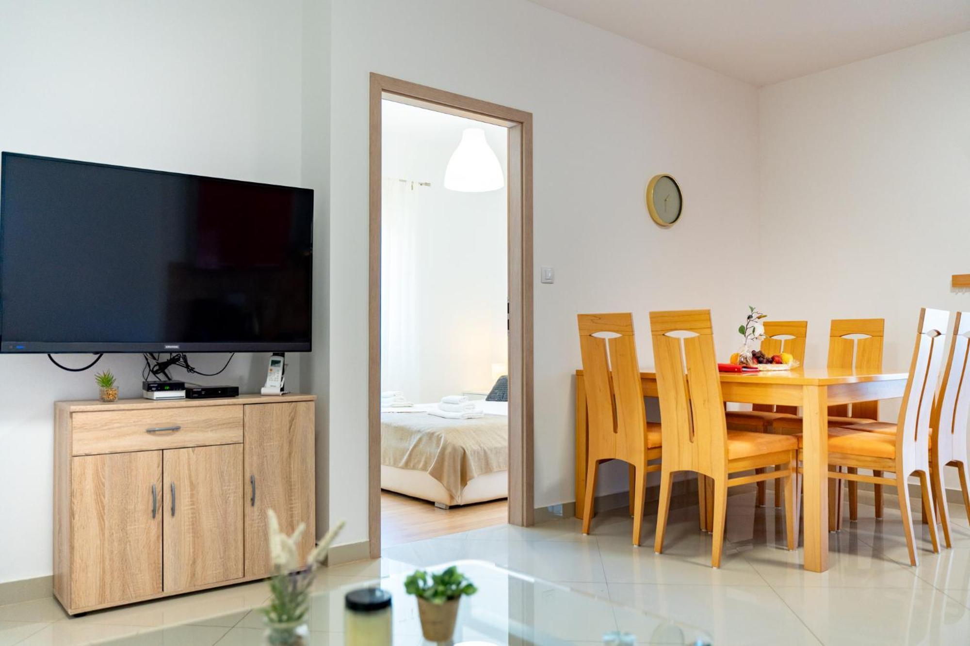 Foric Apartments With Outdoor Heated Pool Rab Town Luaran gambar
