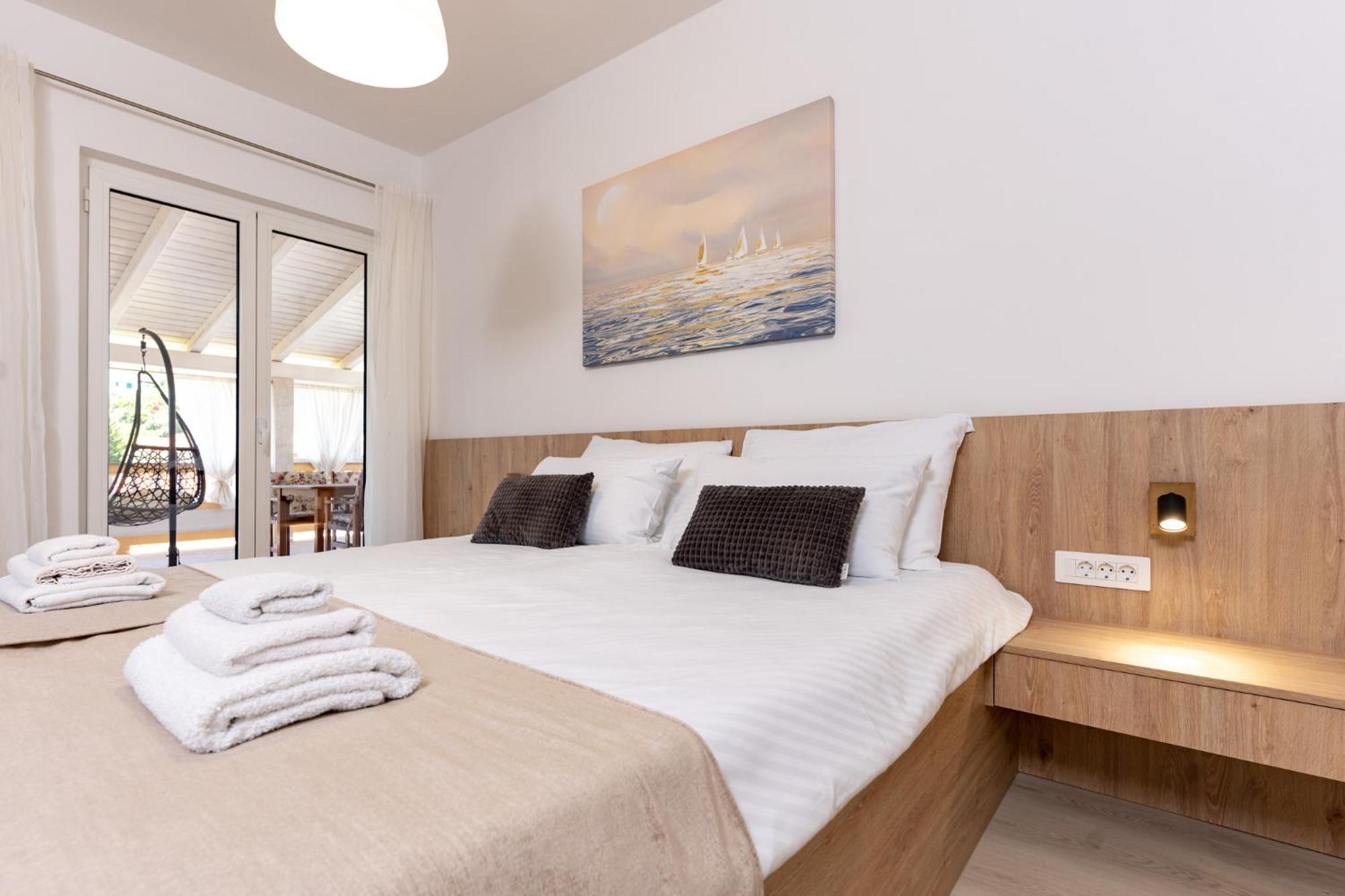 Foric Apartments With Outdoor Heated Pool Rab Town Luaran gambar