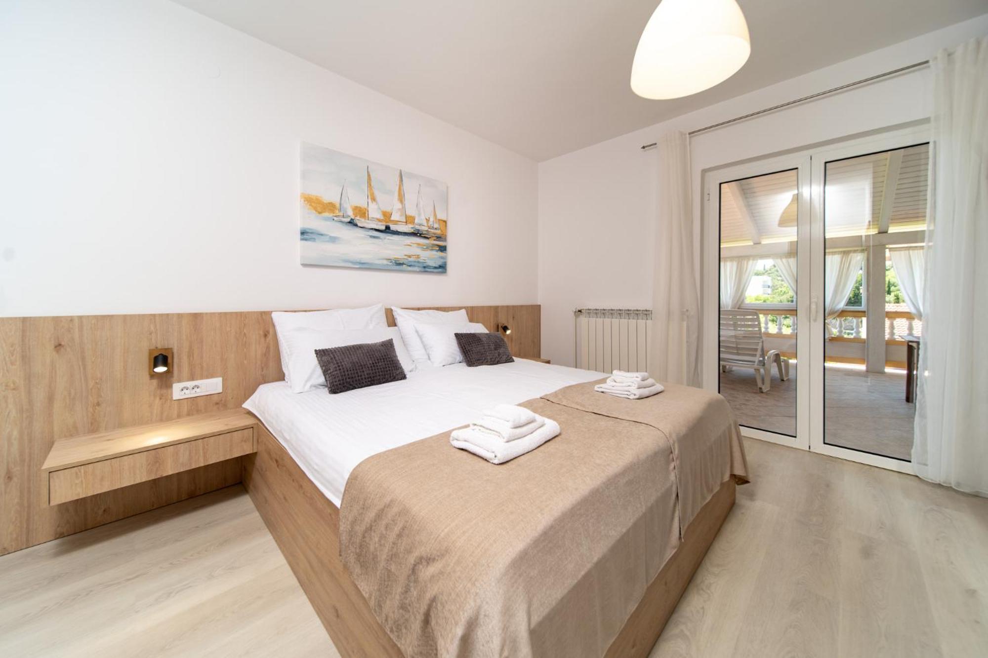 Foric Apartments With Outdoor Heated Pool Rab Town Luaran gambar