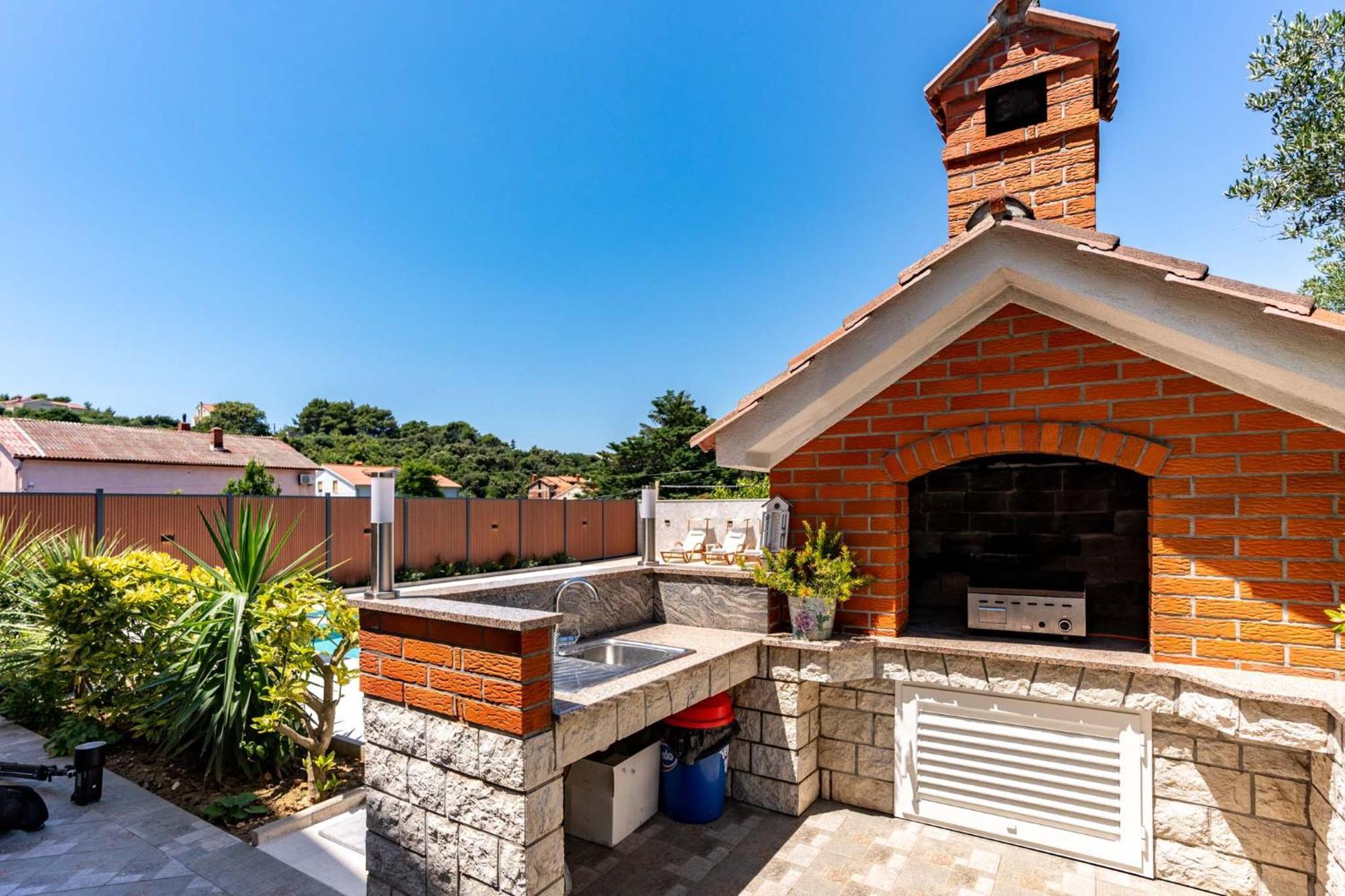 Foric Apartments With Outdoor Heated Pool Rab Town Luaran gambar