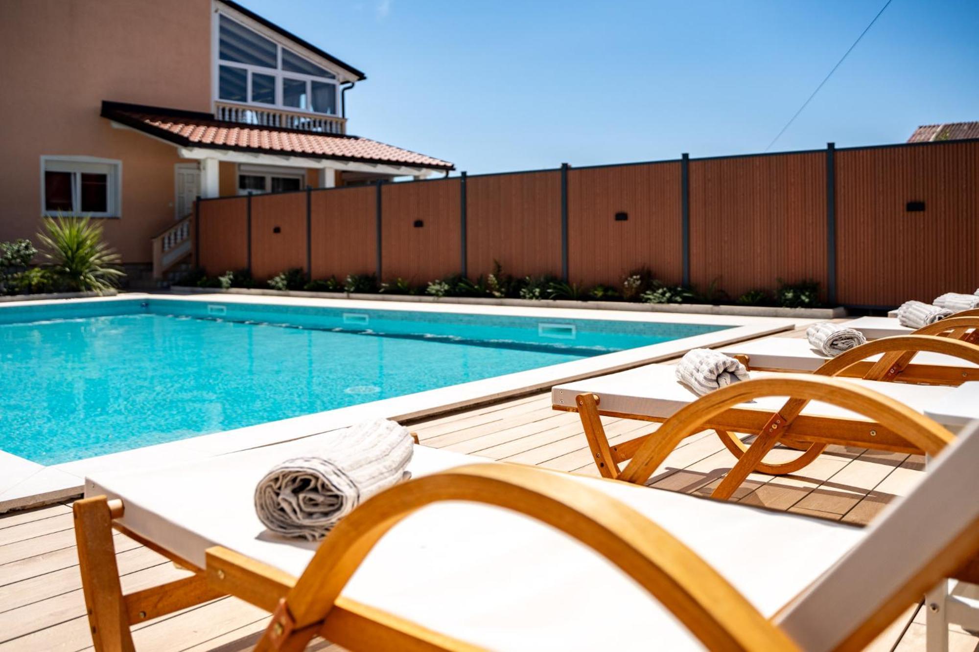 Foric Apartments With Outdoor Heated Pool Rab Town Luaran gambar