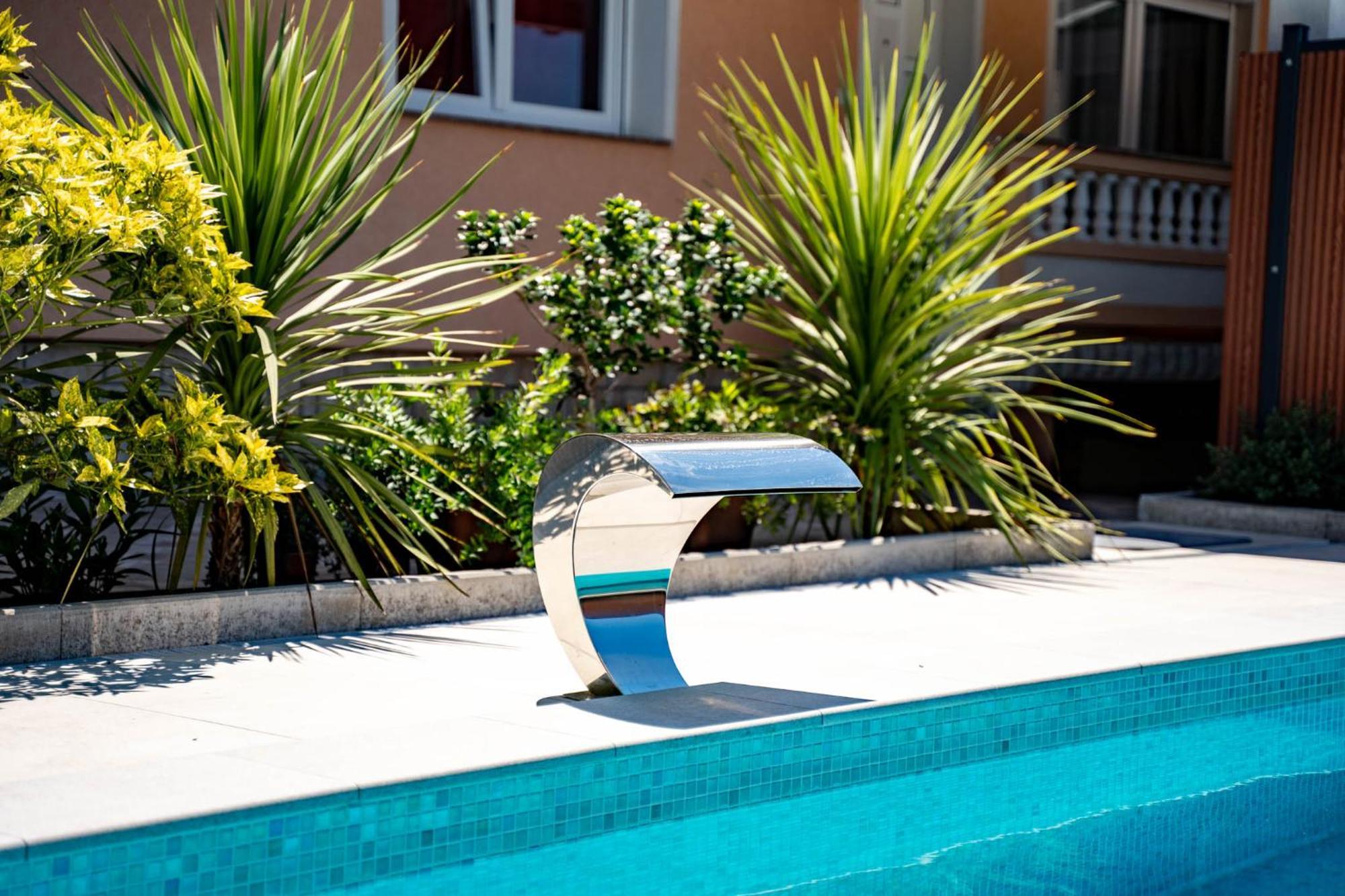 Foric Apartments With Outdoor Heated Pool Rab Town Luaran gambar