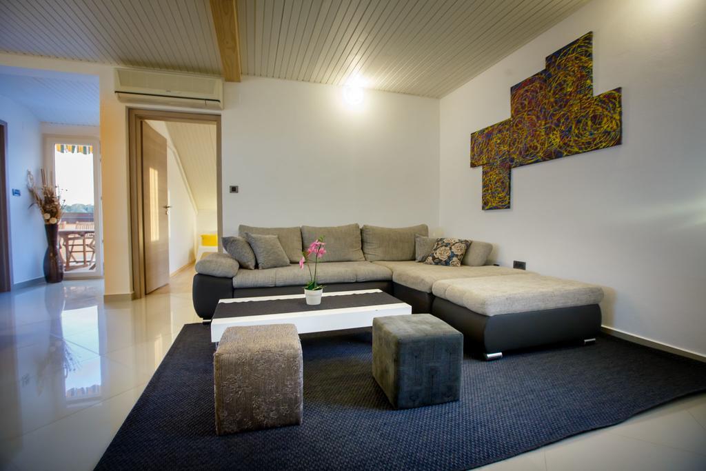 Foric Apartments With Outdoor Heated Pool Rab Town Luaran gambar