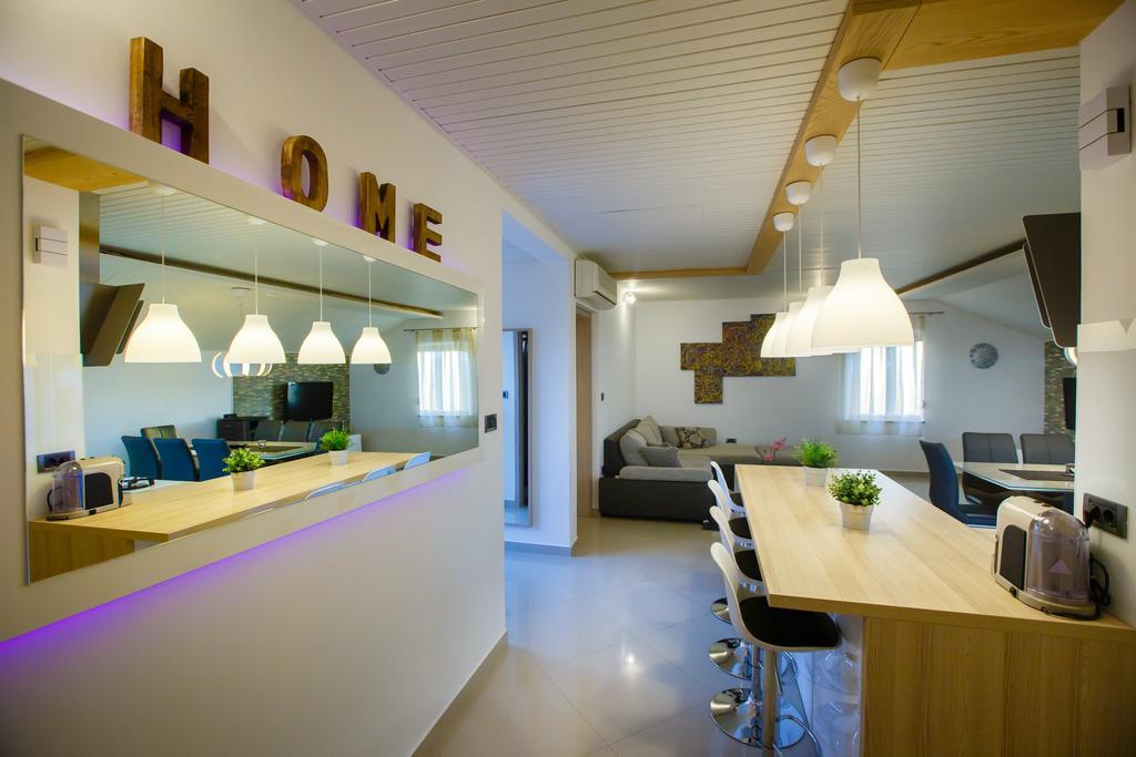 Foric Apartments With Outdoor Heated Pool Rab Town Luaran gambar