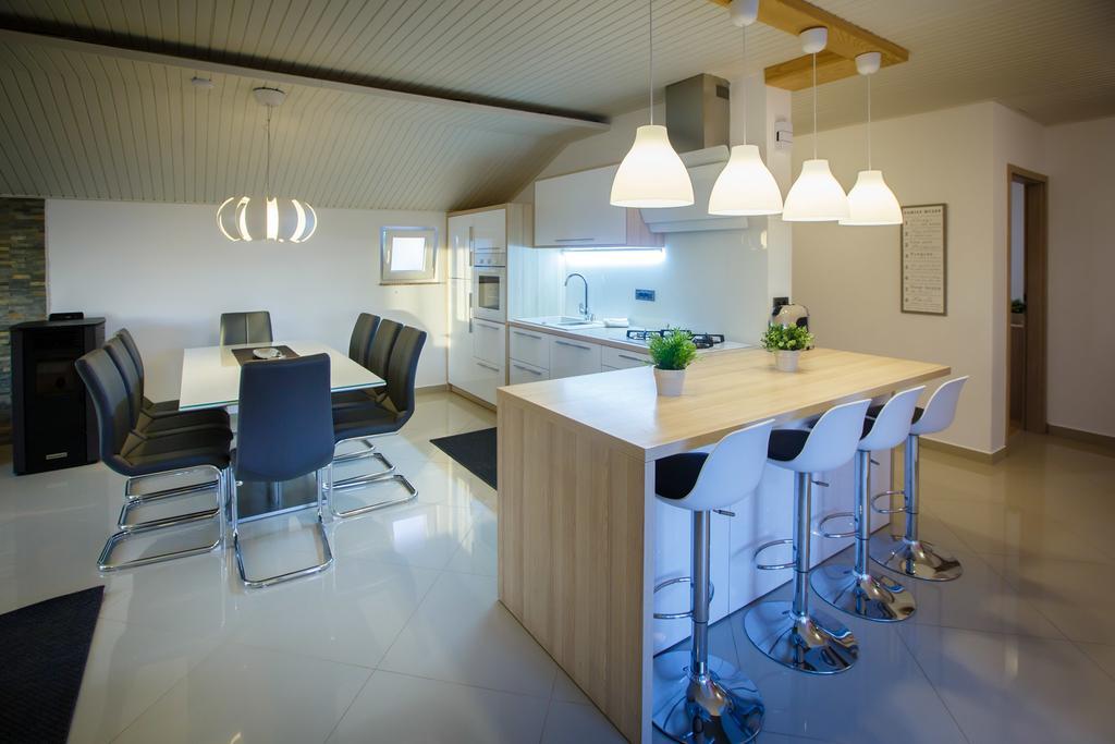Foric Apartments With Outdoor Heated Pool Rab Town Luaran gambar