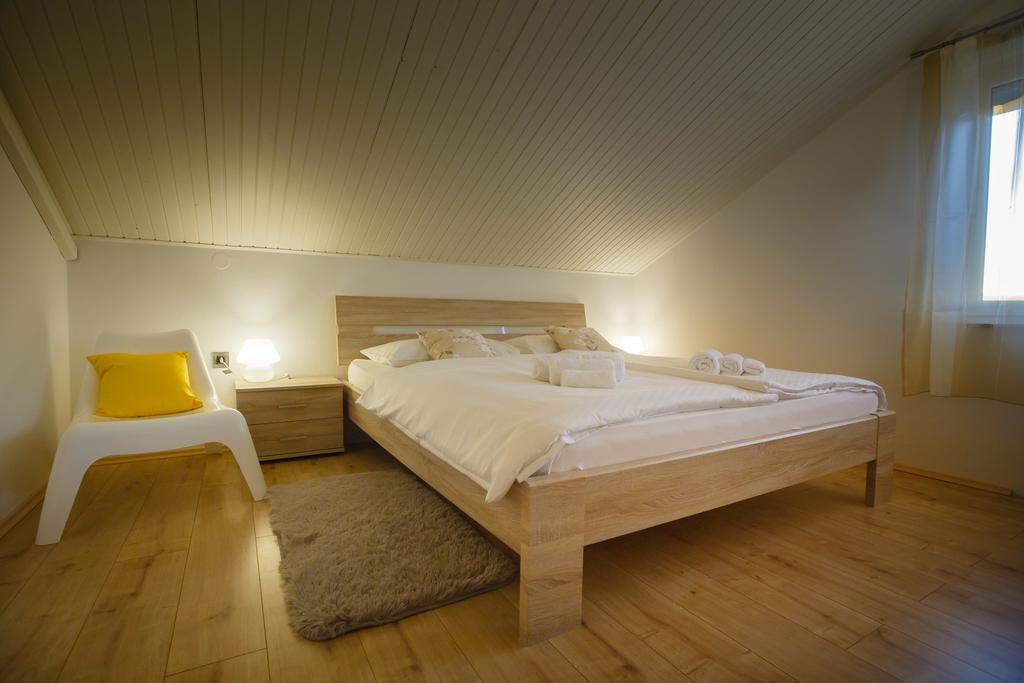 Foric Apartments With Outdoor Heated Pool Rab Town Luaran gambar
